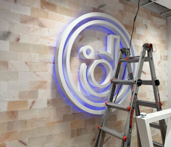 las-vegas-custom-signs-indoor-halo-lit